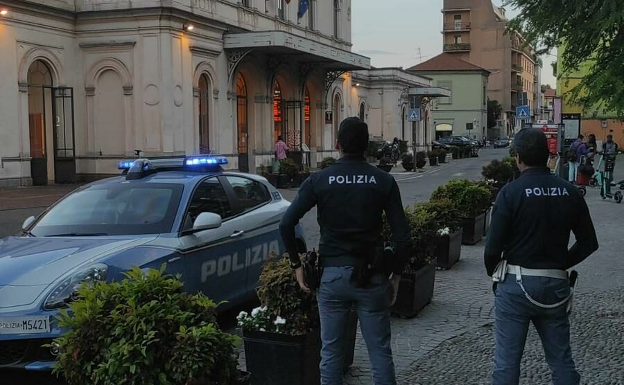 polizia di stato alla stazione di Monza