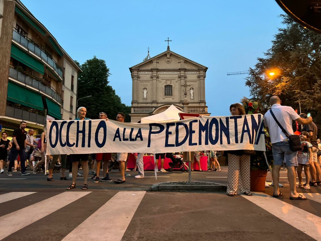 La manifestazione contro Pedemontana ad Arcore