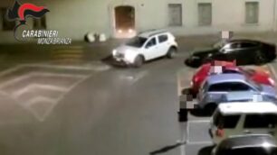 I ragazzi che hanno vandalizzato le auto a Seregno