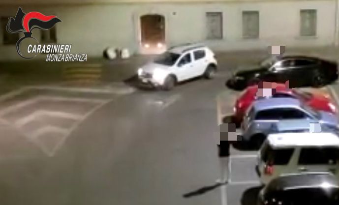 I ragazzi che hanno vandalizzato le auto a Seregno