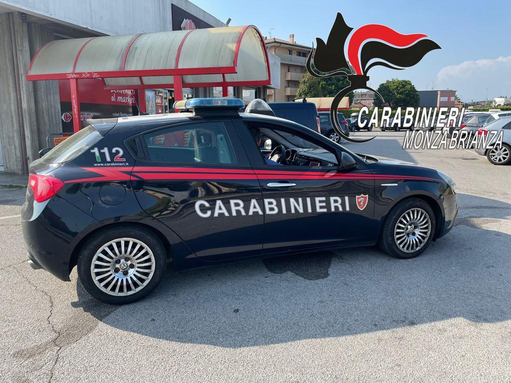 Cesano Maderno carabinieri scippatore in bici