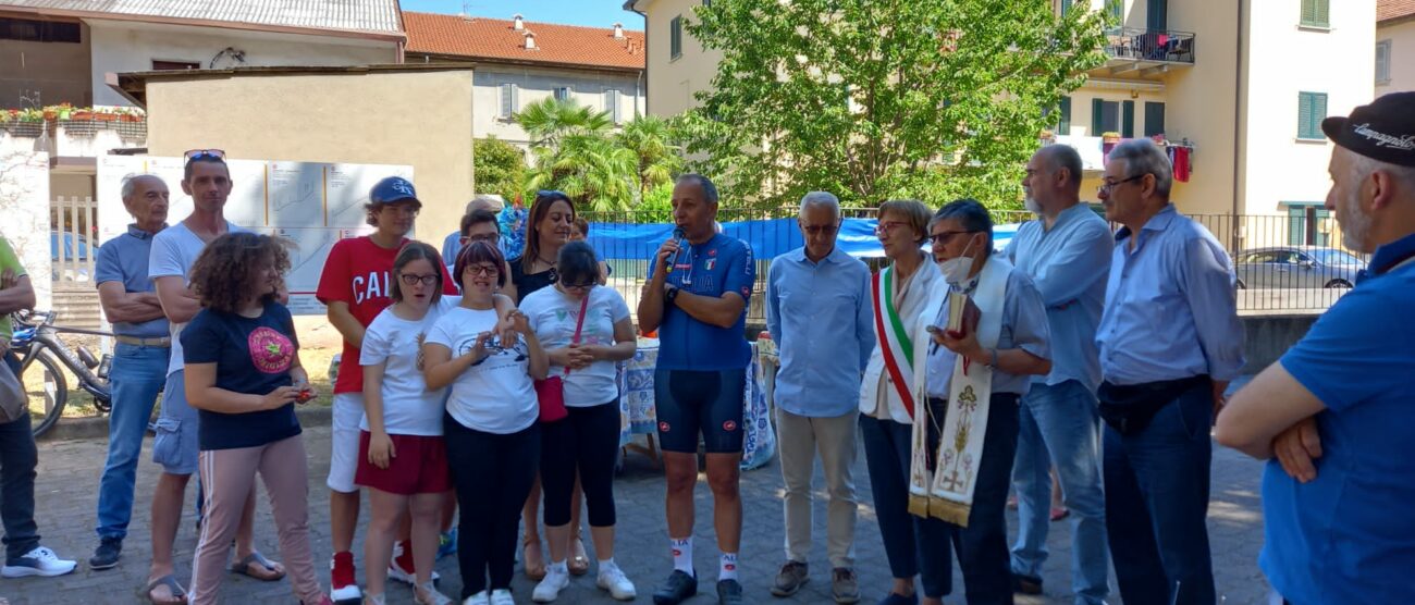 L'inaugurazione della piazzetta dei ciclisti