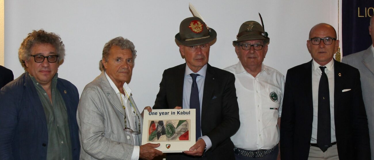Giorgio Bovo, Ambrogio Dell'Orto, presidente Lions Seregno Brianza,il generale Giorgio Battisti, Luigi Boffi e Lorenzo Terlero