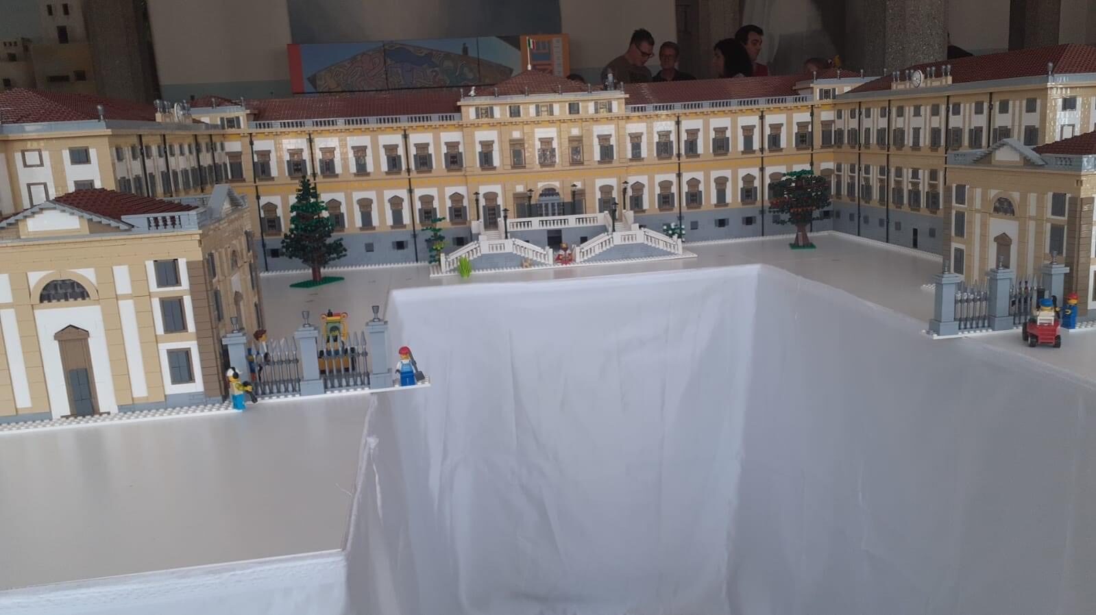 La Villa reale di Monza Lego alla mostra per Gianluca