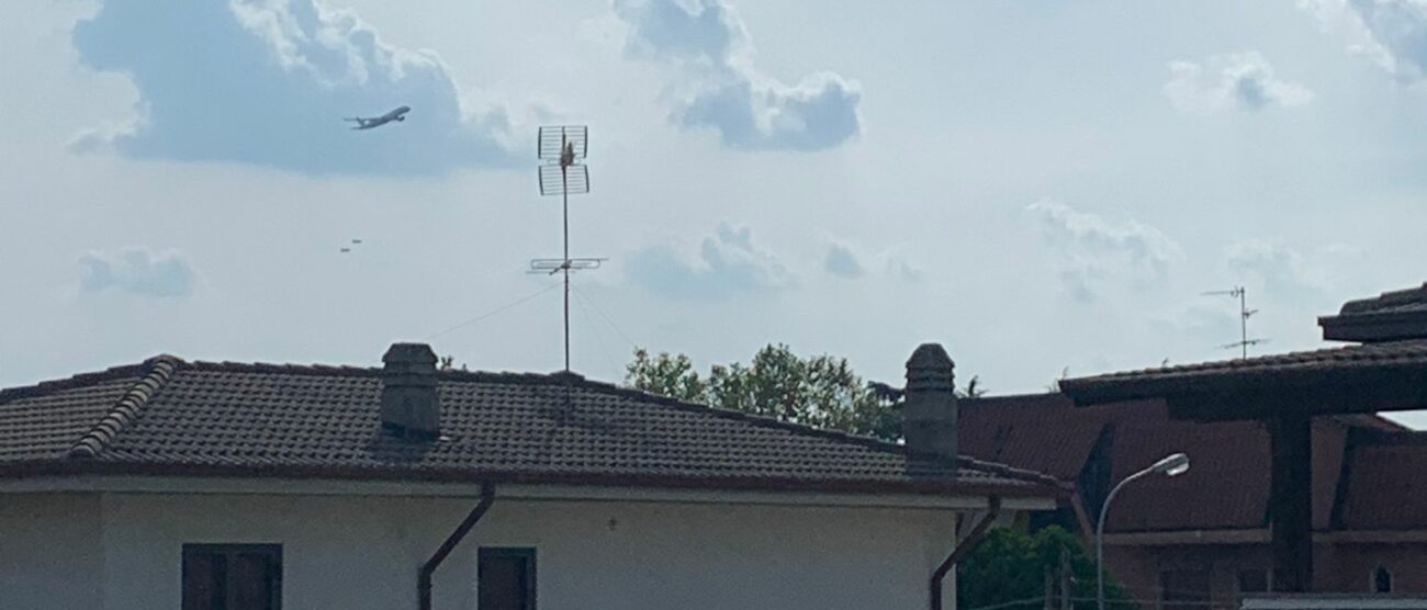 Monza l'Airbus in volo sulla Brianza
