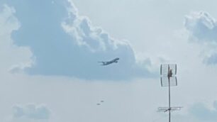 Monza l'Airbus in volo sulla Brianza
