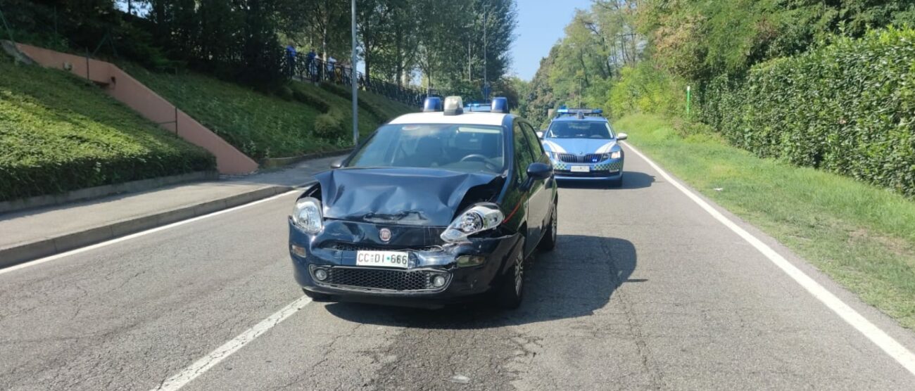 Biassono inseguimento auto carabinieri speronata