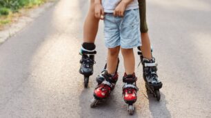 Pattinaggio pattini roller rotelle - Immagine di user18526052 su Freepik