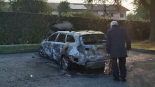 Muggiò incendio auto