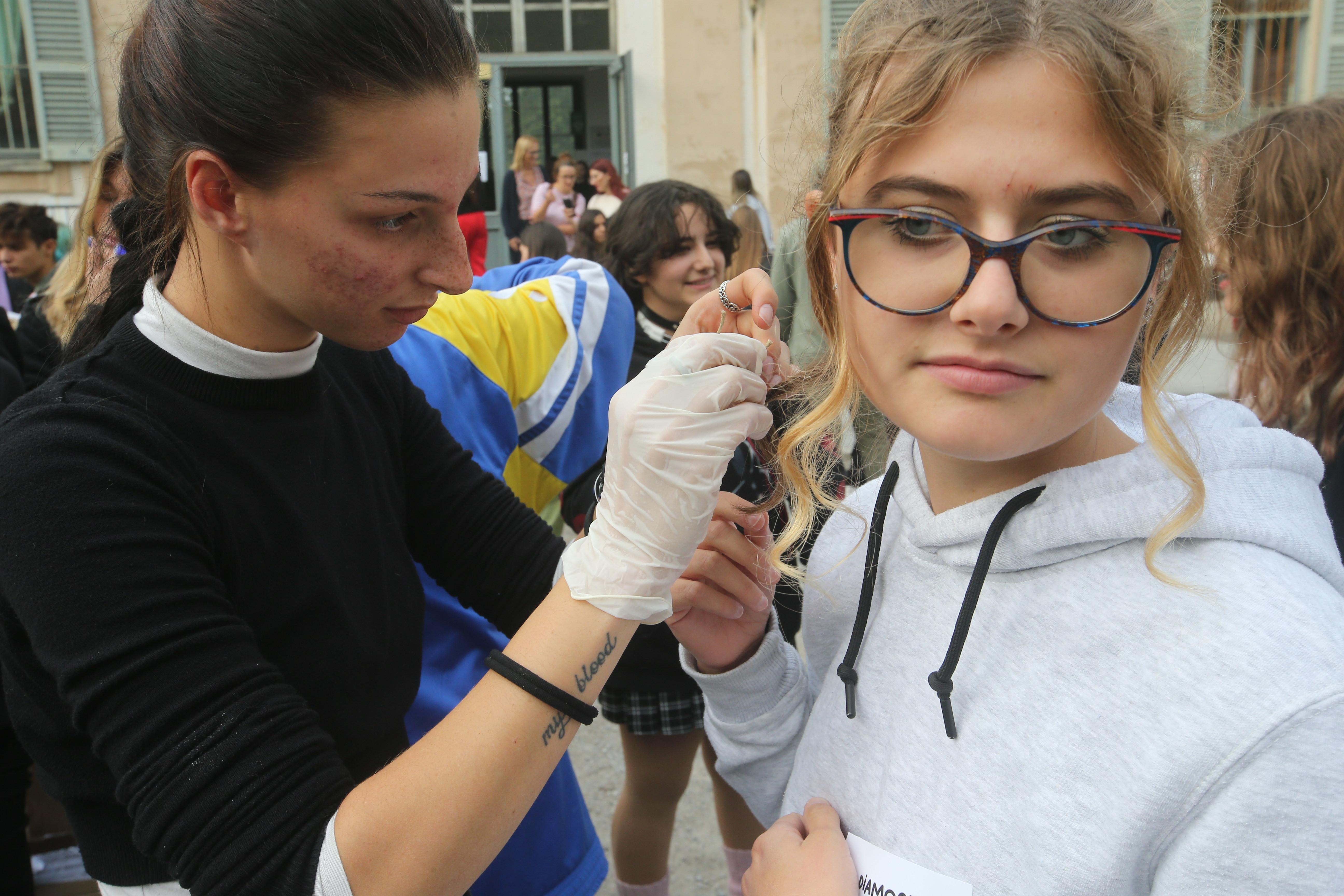 Monza liceo Valentini taglio ciocca capelli per donne Iran