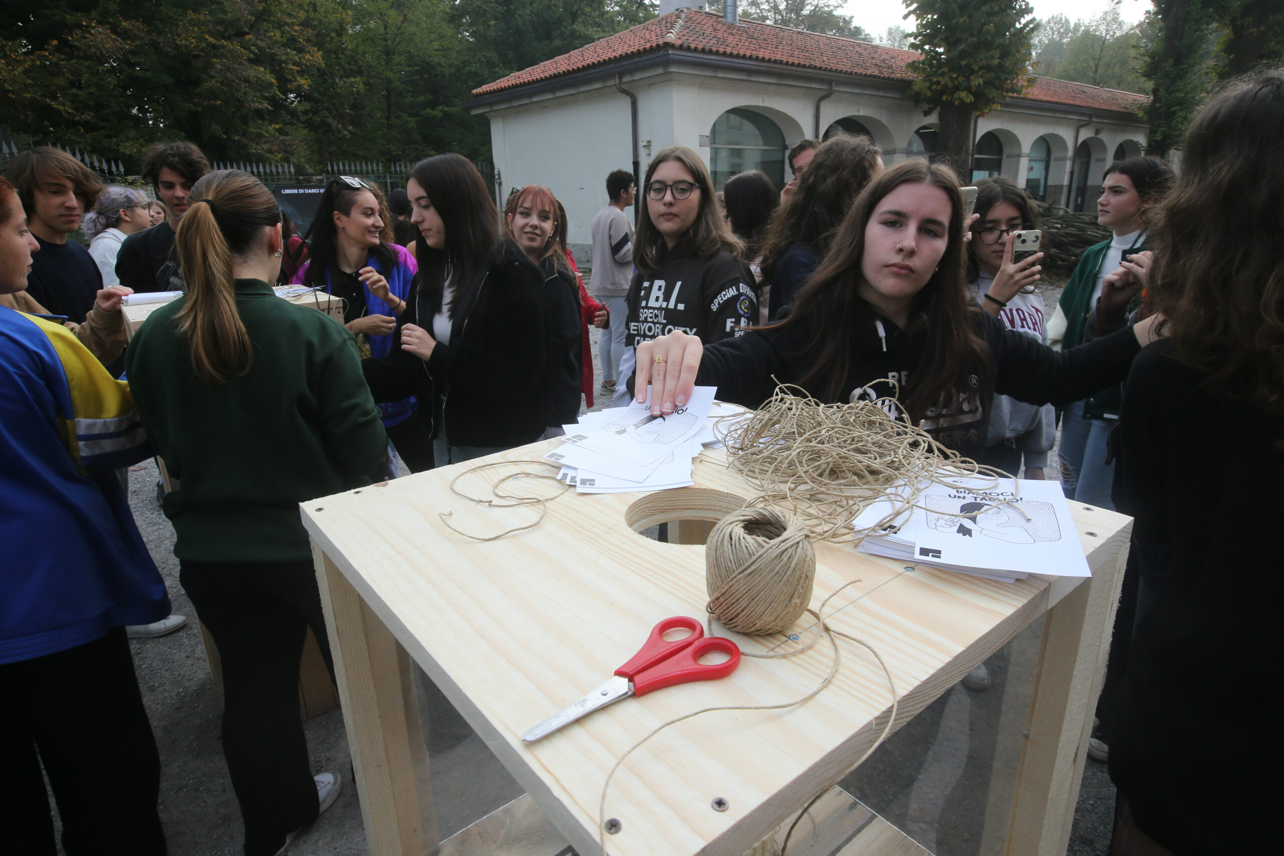 Monza liceo Valentini taglio ciocca capelli per donne Iran