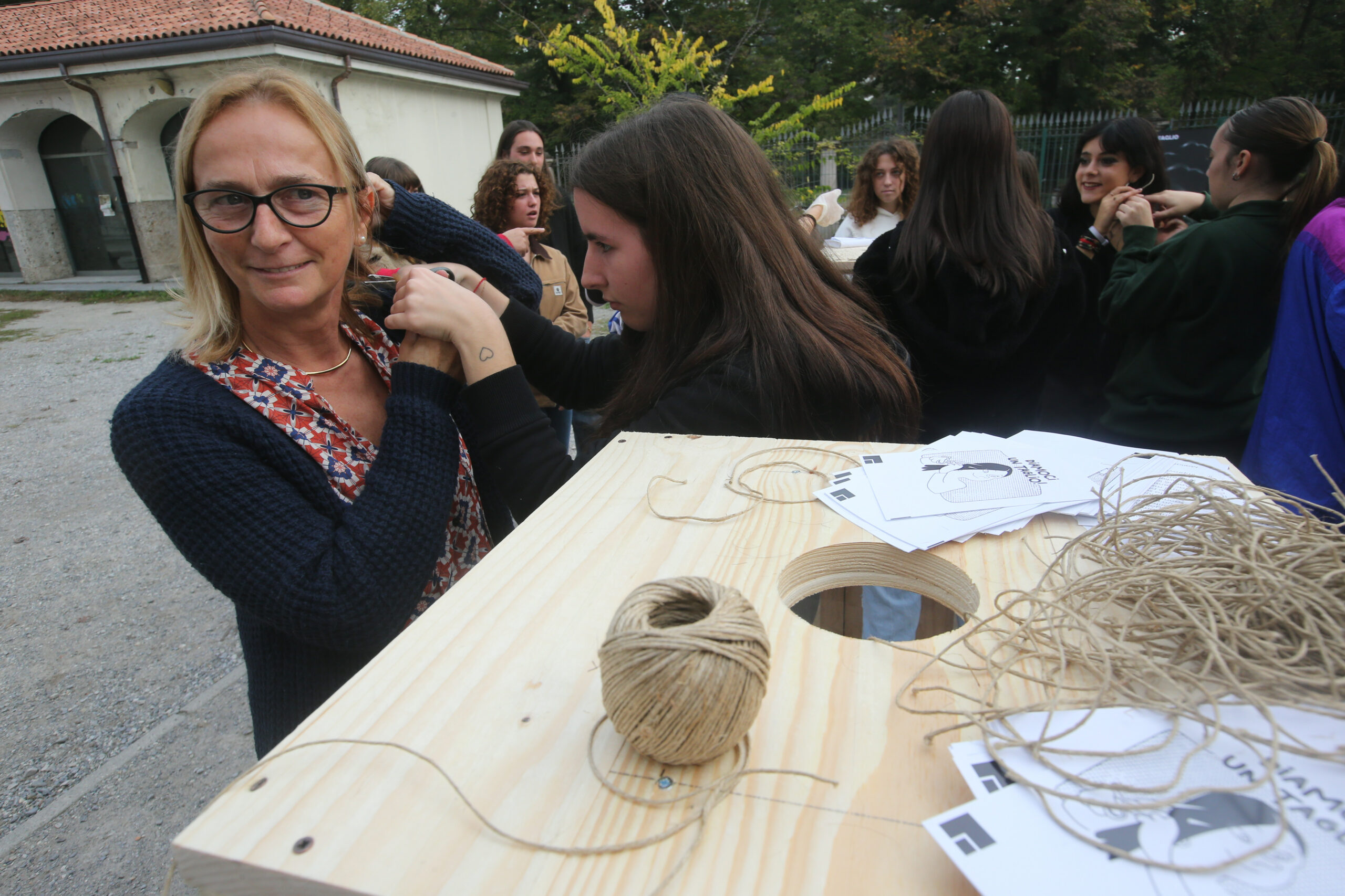 Monza liceo Valentini taglio ciocca capelli per donne Iran