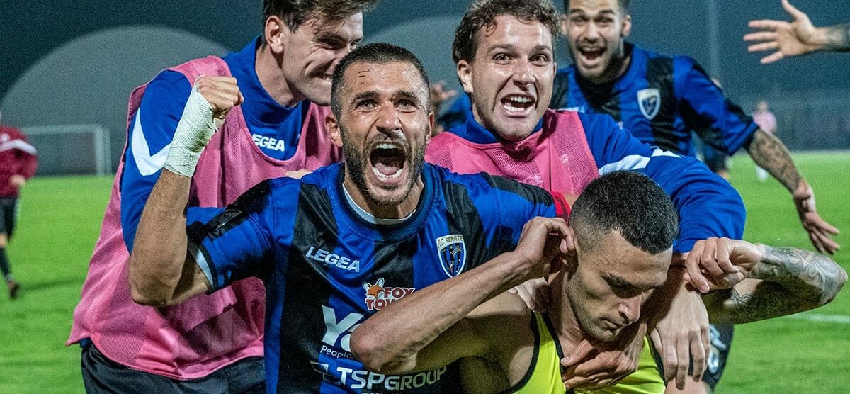 Renate Calcio I giocatori del Renate festeggiano la vittoria sul Vicenza