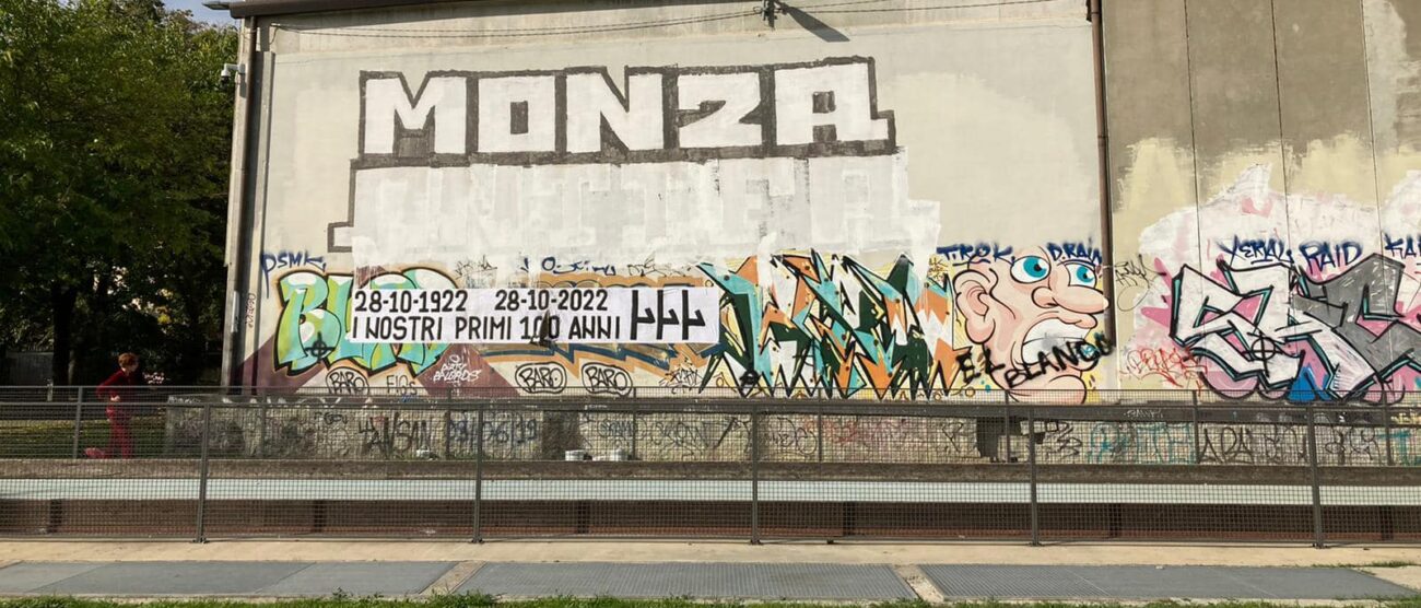 Scritta marcia su Roma muro del Nei