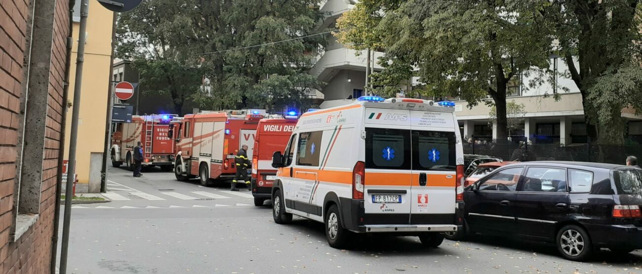 I vigili del fuoco alla De Amicis di Monza