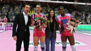 Pallavolo Monza le ex Sylla e Folie premiate ad inizio match dalla Prosecco Doc Imoco Conegliano