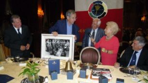 Motori Mauro Forghieri premiato dal Panathlon nel 2012, con lui Franca Casati
