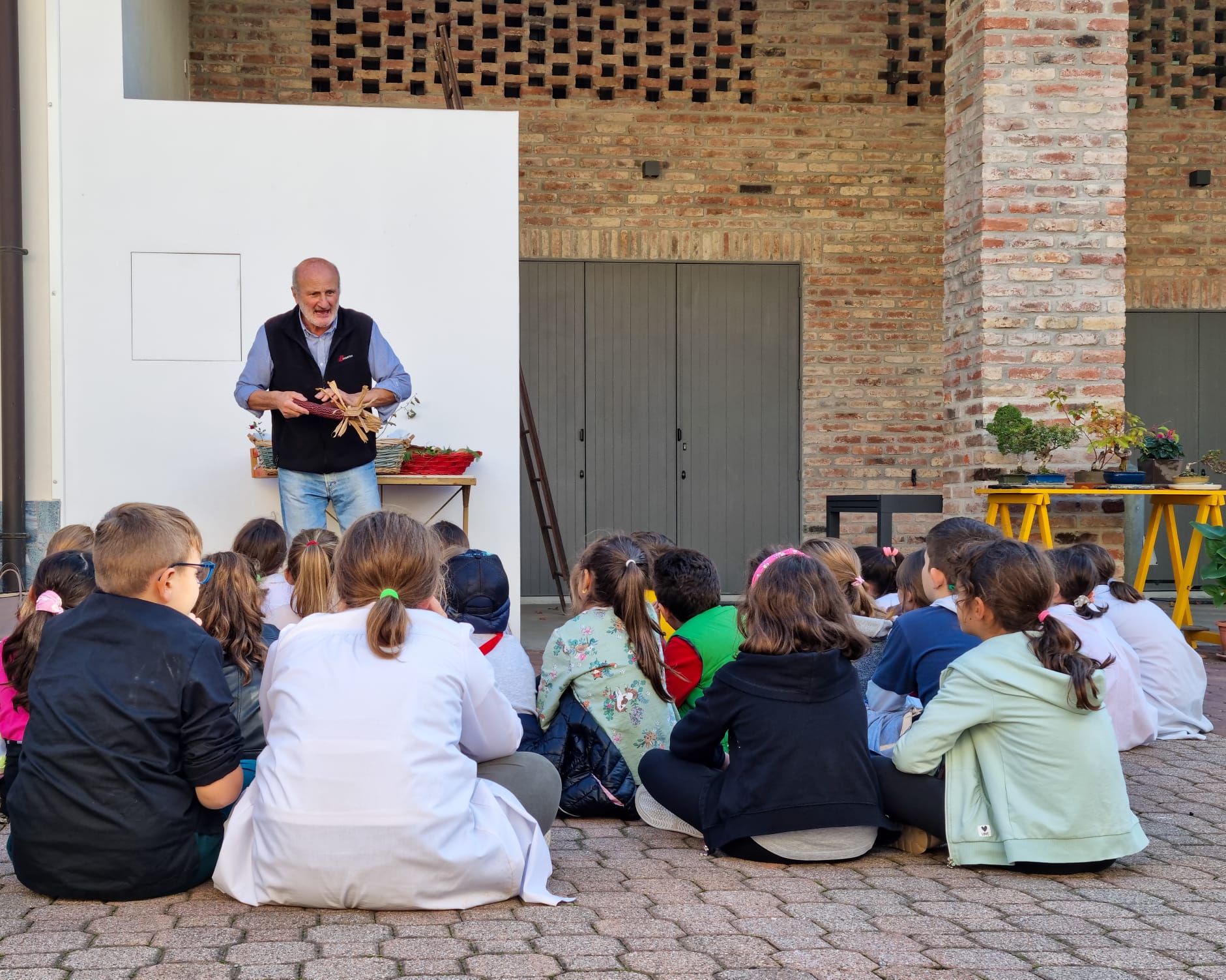 Giussano progetto Scuola primaria corti storia