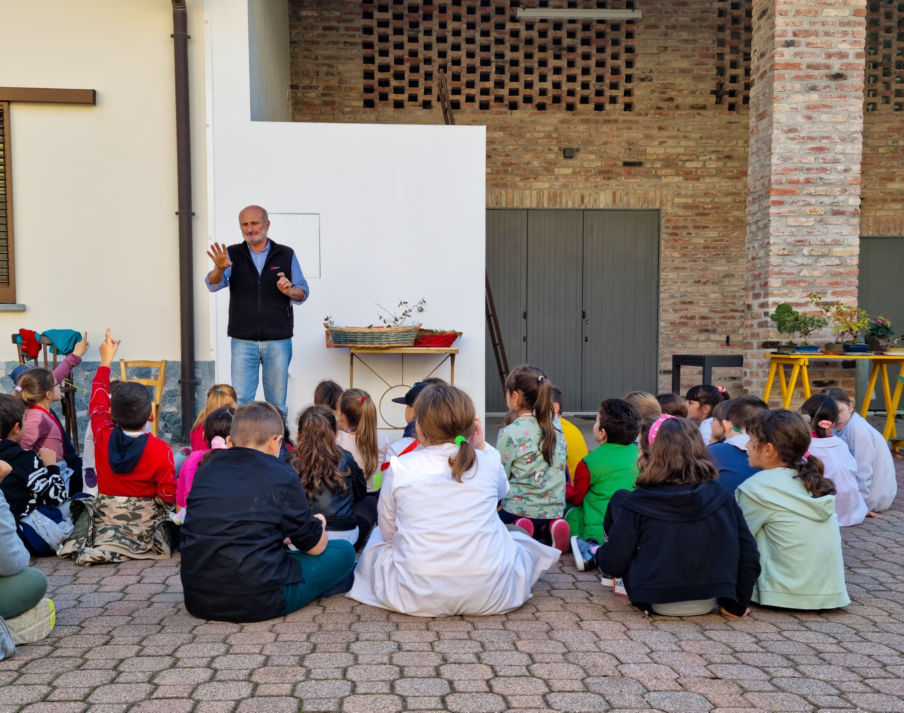 Giussano progetto Scuola primaria corti storia