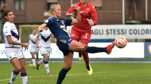 Calcio Como una fase del match Como Woman Fiorentina