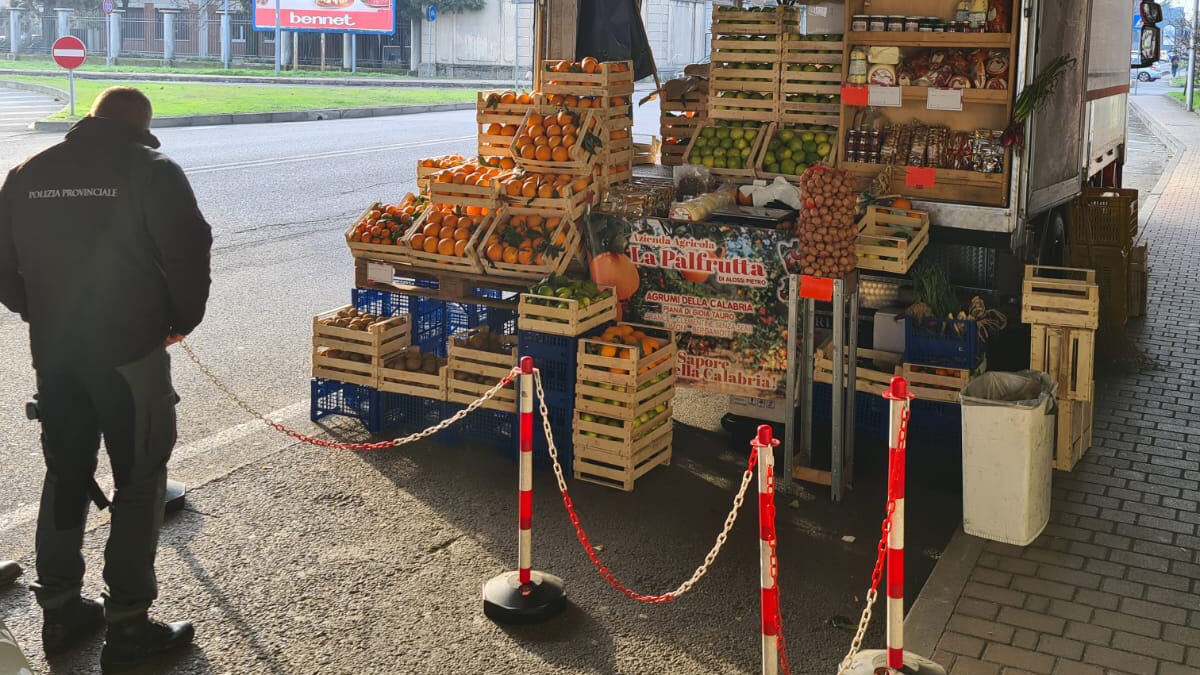 Monza sequestro frutta polizia provinciale