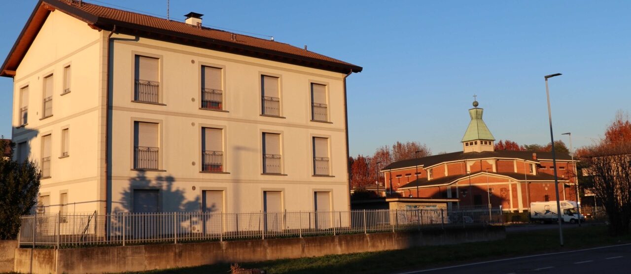 Seregno via Colzani palazzina di edilizia popolare