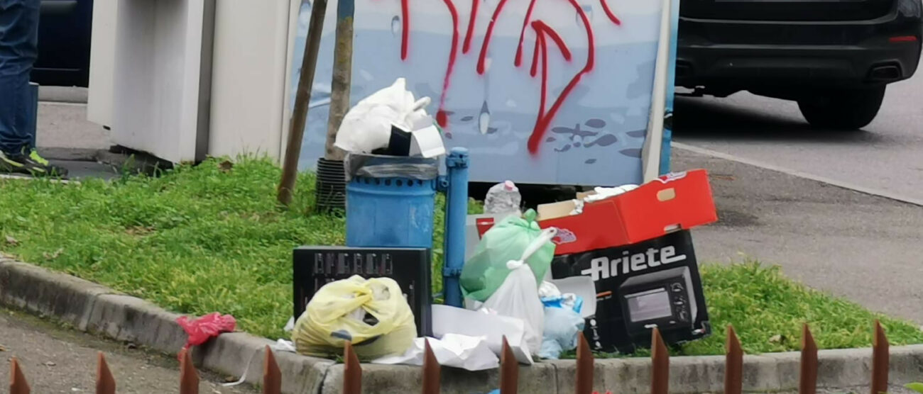 Monza rifiuti via della Birona Santo Stefano