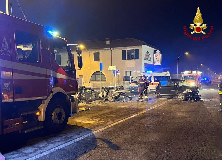 Le conseguenze sono state per fortuna meno gravi di quelle ipotizzate in un primo momento. Sul posto, carabinieri, vigili del fuoco e 118