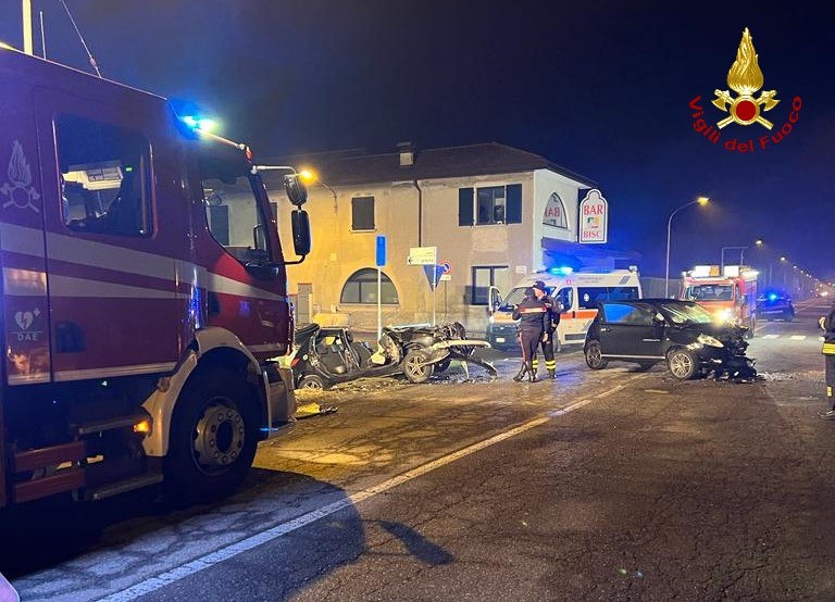 Le conseguenze sono state per fortuna meno gravi di quelle ipotizzate in un primo momento. Sul posto, carabinieri, vigili del fuoco e 118 