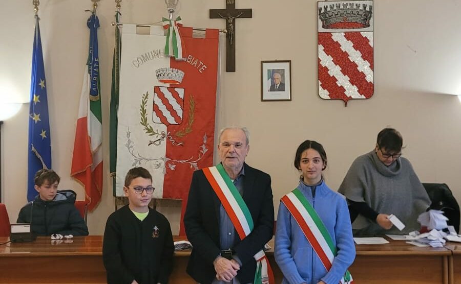 Albiate il sindaco Redaelli con sindaco e vice dei ragazzi