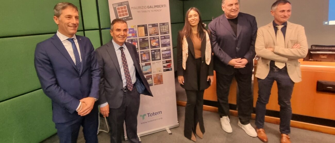 Totem Calend'Arte da sinistra il vicepresidente e assessore all'Istruzione Regione Lombardia Fabrizio Sala, Corrado Catania, la figlia Angela, il fotografo Maurizio Galimberti e il critico Luca Tomasi