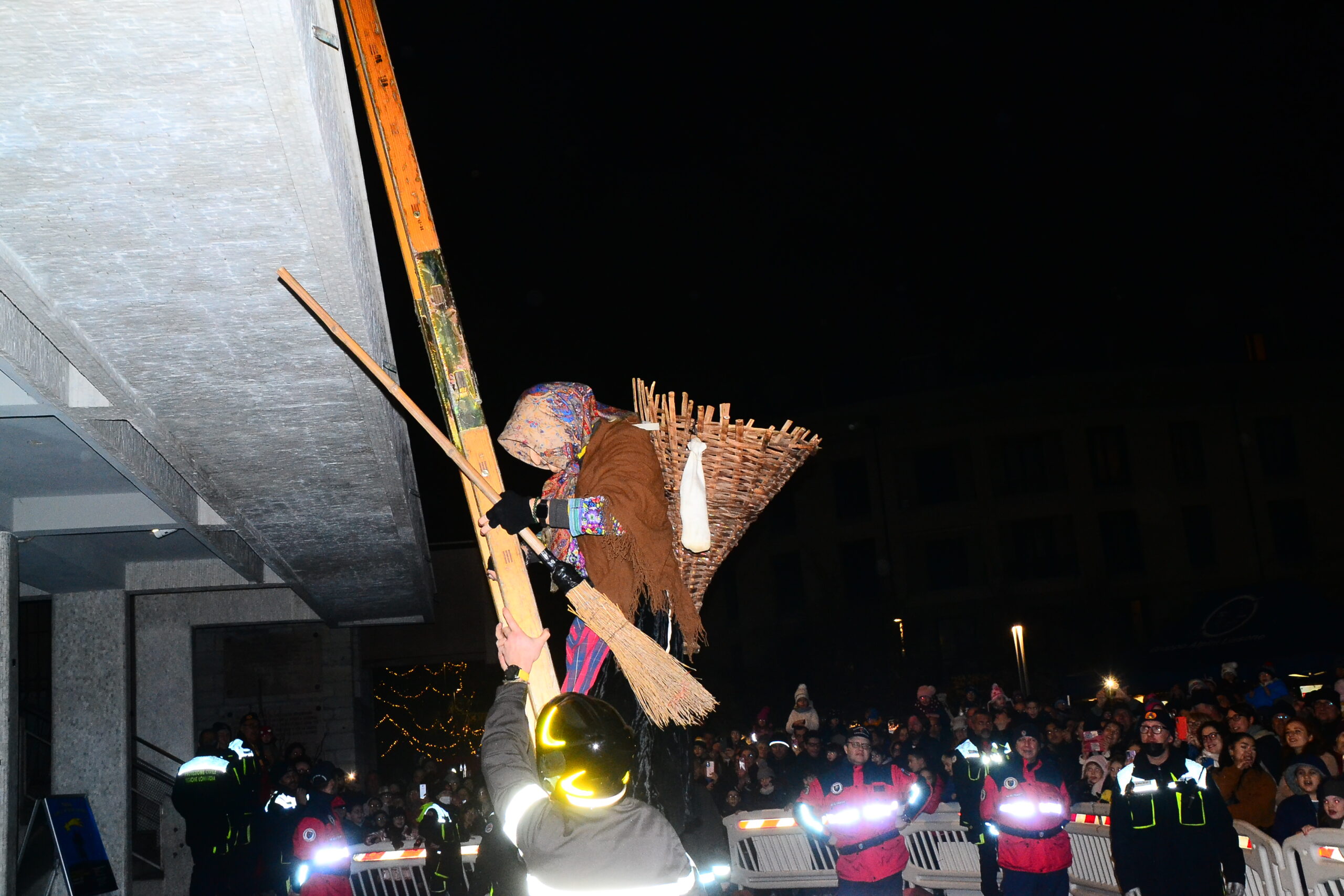 La befana dei vigili del fuoco a Lissone