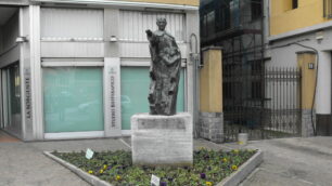 Bovisio Masciago - statua padre Luigi Monti