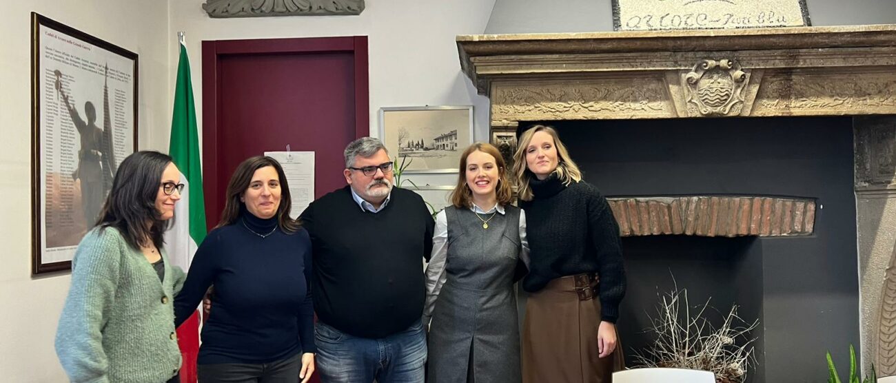 Arcore: il sindaco Bono tra le dottoresse Anna Magni, Valentina Vella, Fabiola Sangalli, Martina Villa