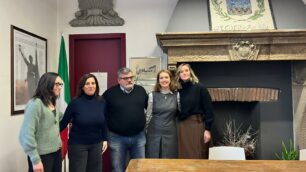 Arcore: il sindaco Bono tra le dottoresse Anna Magni, Valentina Vella, Fabiola Sangalli, Martina Villa