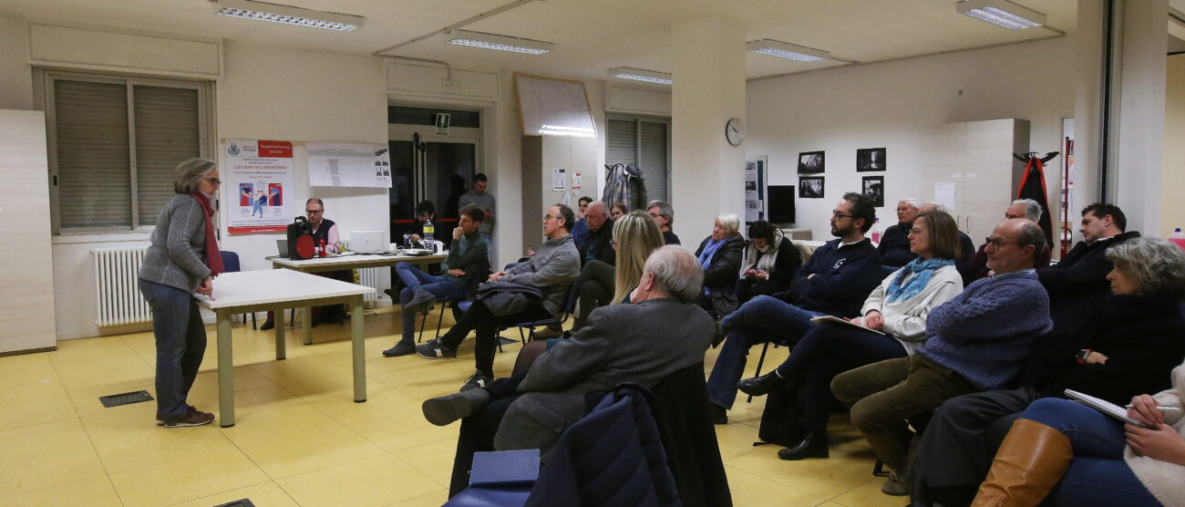 Assemblea pubblica sulla piazza di Triante a Monza