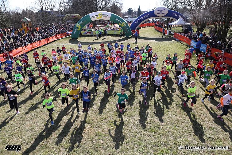 Cross per tutti Partenza gruppo giovani - foto Roberto Mandelli/Fidal