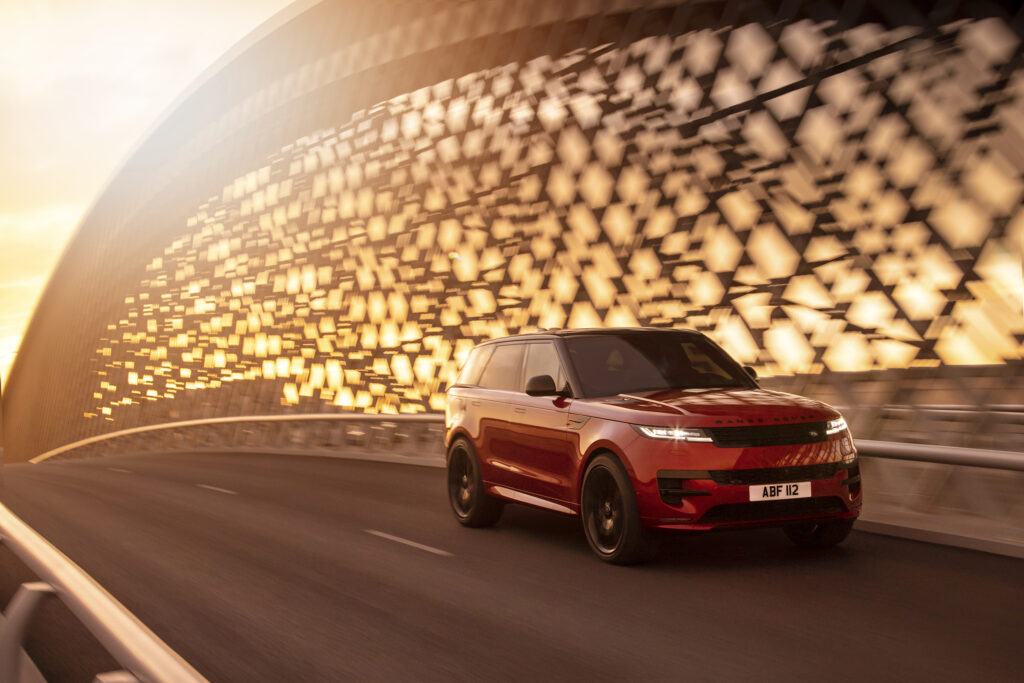 Range Rover Jezza Innovativa, dinamica, raffinata. La Nuova Range Rover Sport è tutta da ...