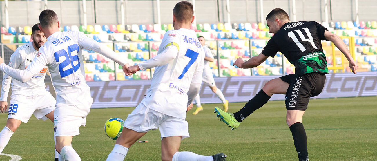 Renate calcio una fase del match Pordenone Renate