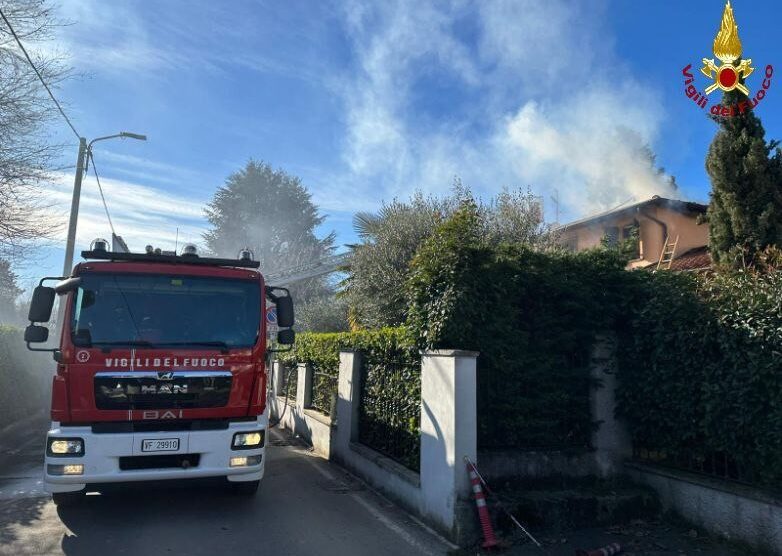 Incendio Usmate Velate vigili del fuoco