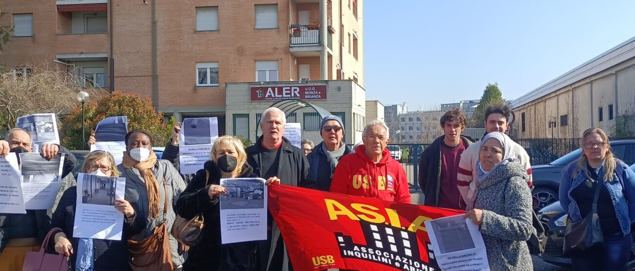 La protesta degli inquilini Aler di Monza