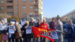 La protesta degli inquilini Aler di Monza