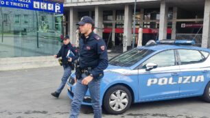Monza polizia piazza Trento Trieste