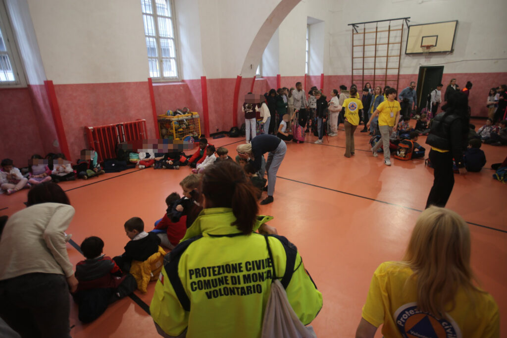 Monza Esercitazione Protezione civile Lambro 23 evacuazione di tre scuole