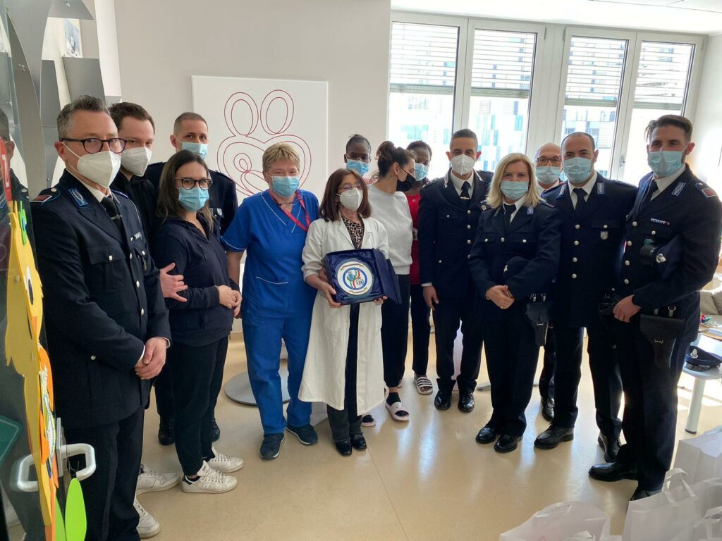 Polizia penitenziaria ospedale uova di pasqua