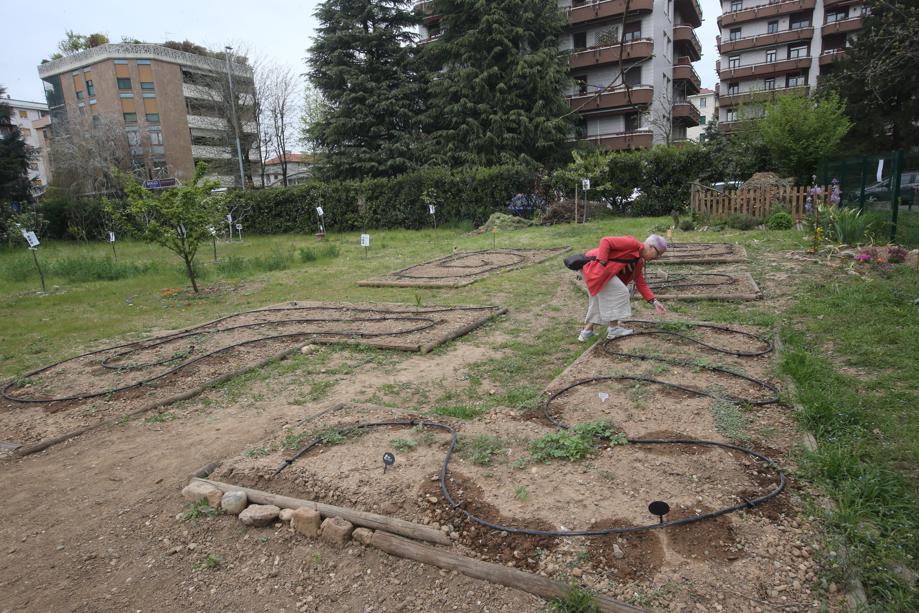 Monza giardino via Pindemonte
