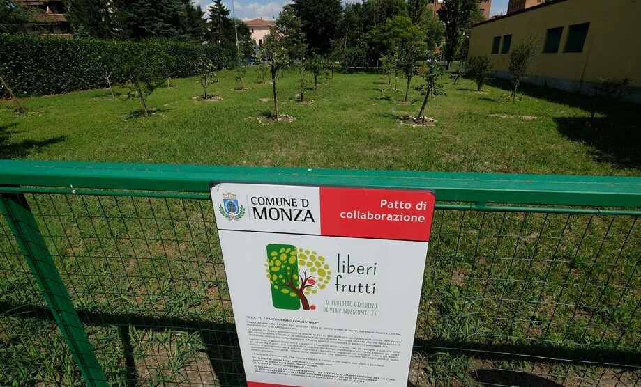 Monza giardino via Pindemonte