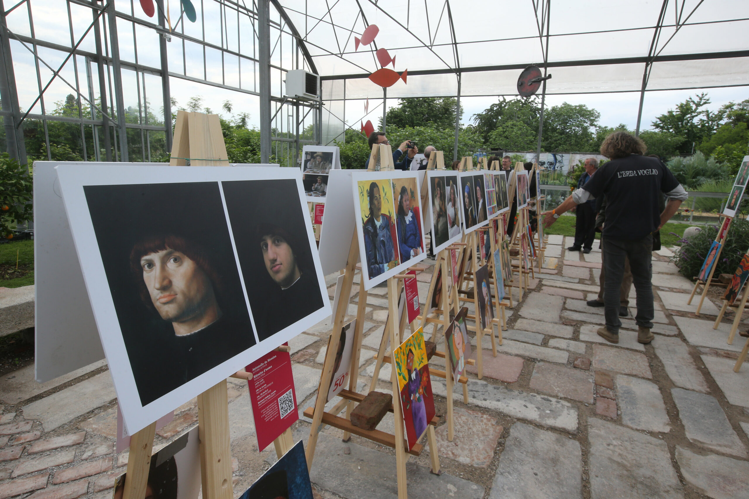 Isgrò alla serra di Elianto per inaugurazione Arte in 1 click