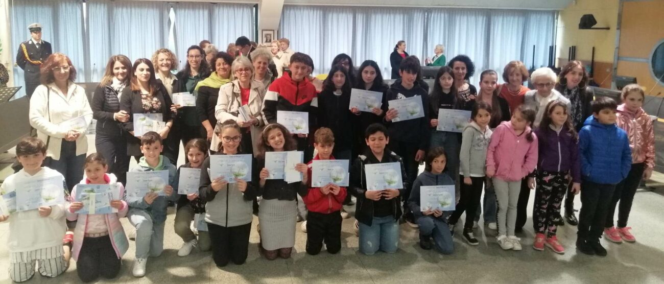 Nova Milanese premiazione concorso poesia scuole Amici Margit