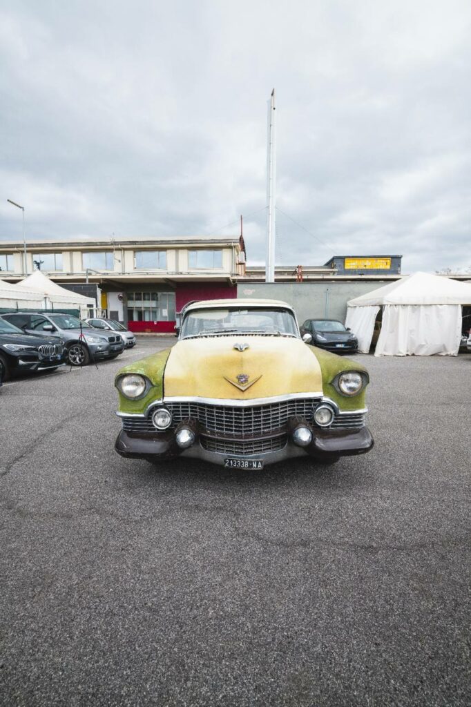 Seregno-Napoli in Vespa: a Roma l'incontro con la Cadillac di Totò